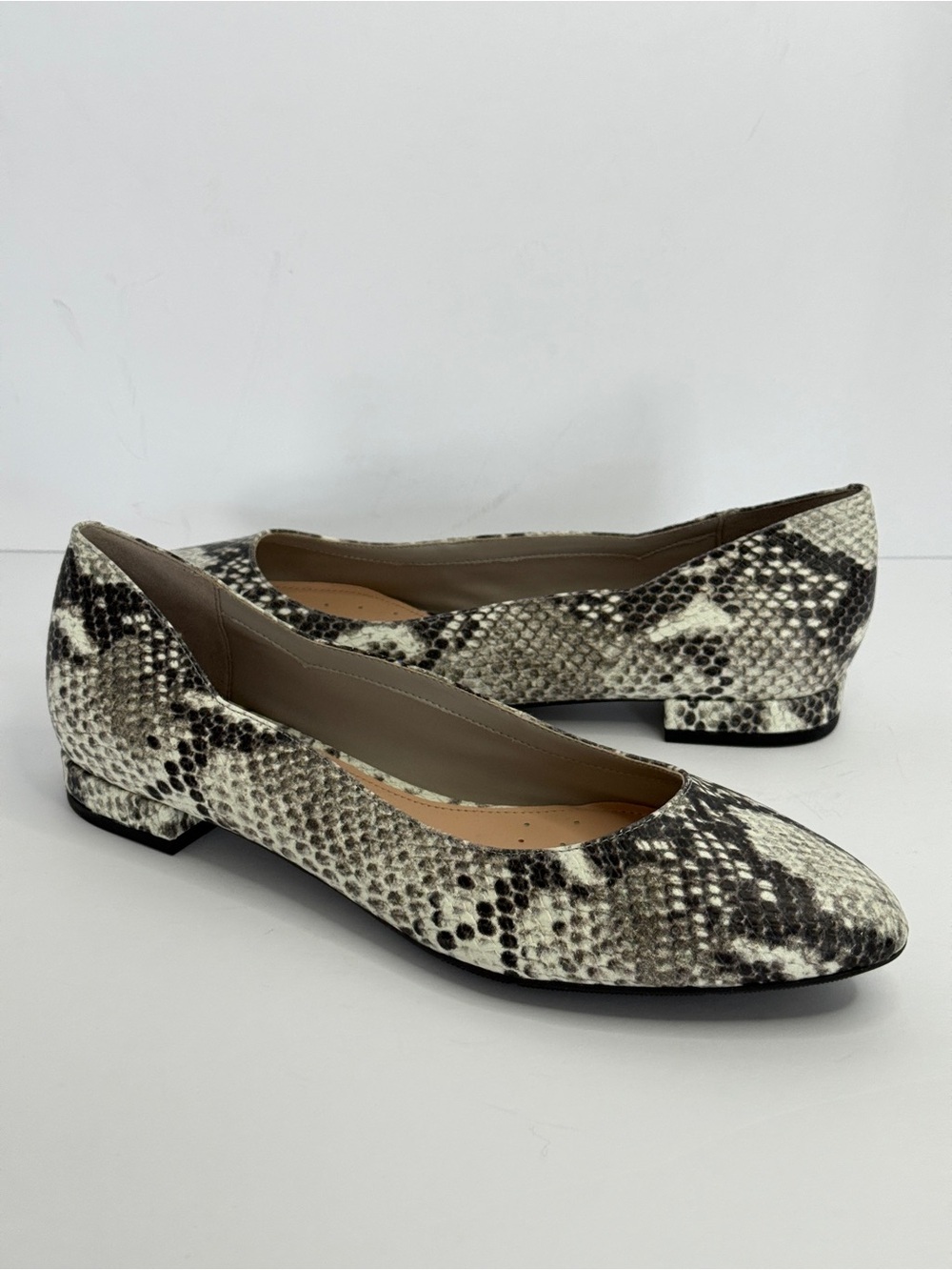 Easy Spirit Womens Snake
Print Bell Round Toe Block Heel
Slip On Pumps Size 8.5M